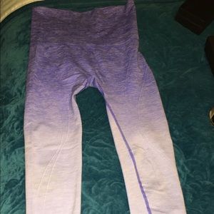 YELETE LEGGINGS SIZE SMALL BRAND NEW