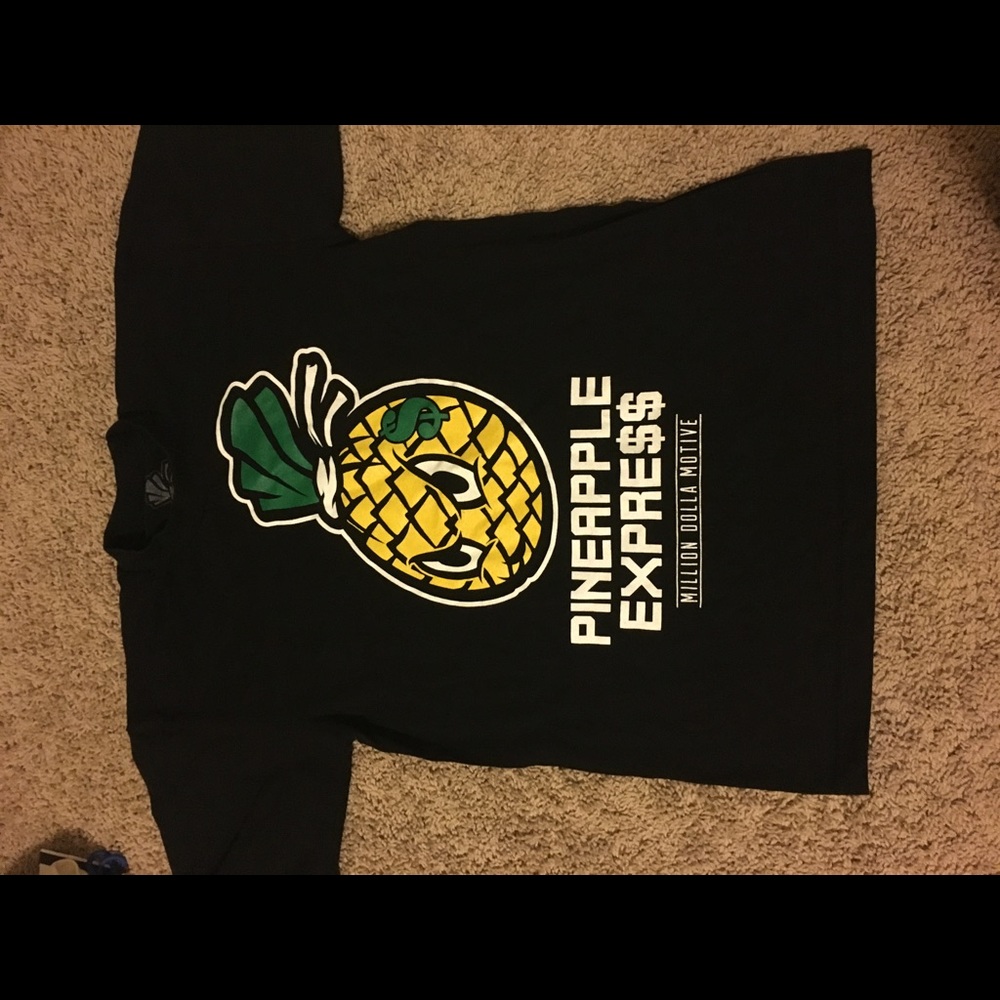 Pineapple Express million dollar motive shirt. Med