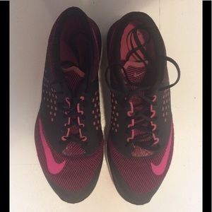 Black & pink Nike running shoes, good condition