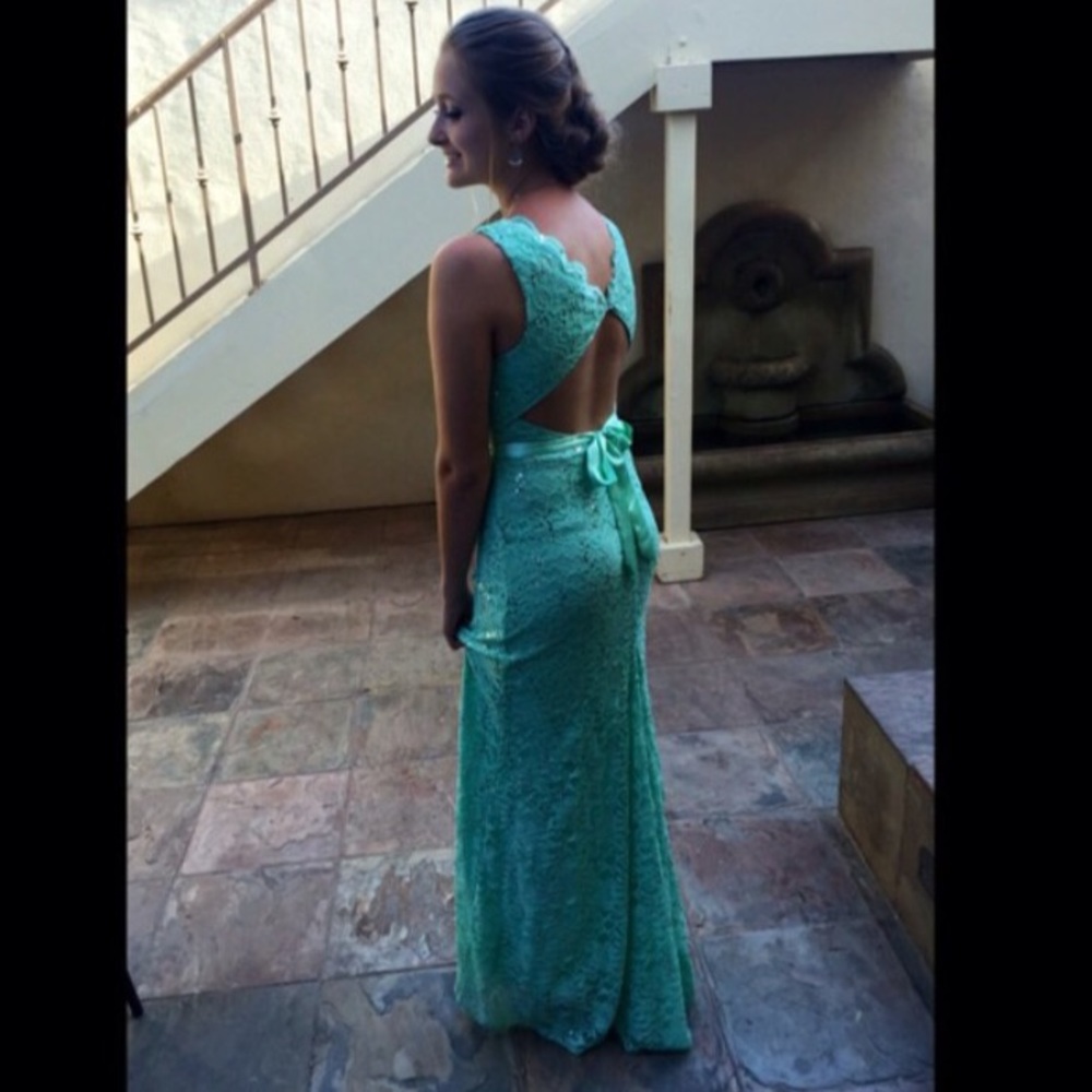 BEAUTIFUL Mint Green Lace Dress with Keyhole Back!