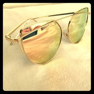 Gorgeous stylish women sunglasses 😎