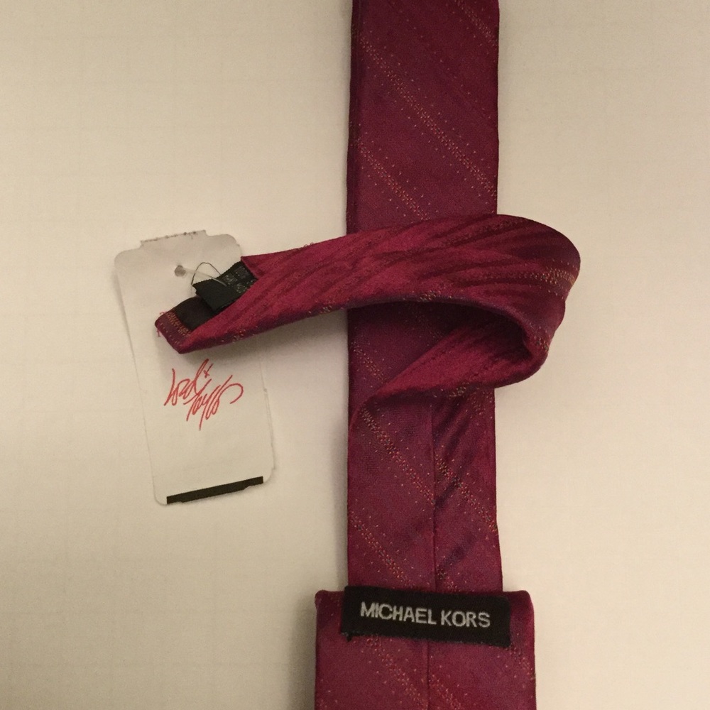 New with tags MICHAEL KORS 100% silk hand made tie