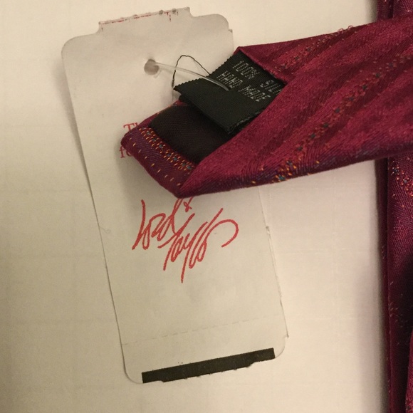 New with tags MICHAEL KORS 100% silk hand made tie - Picture 3 of 3