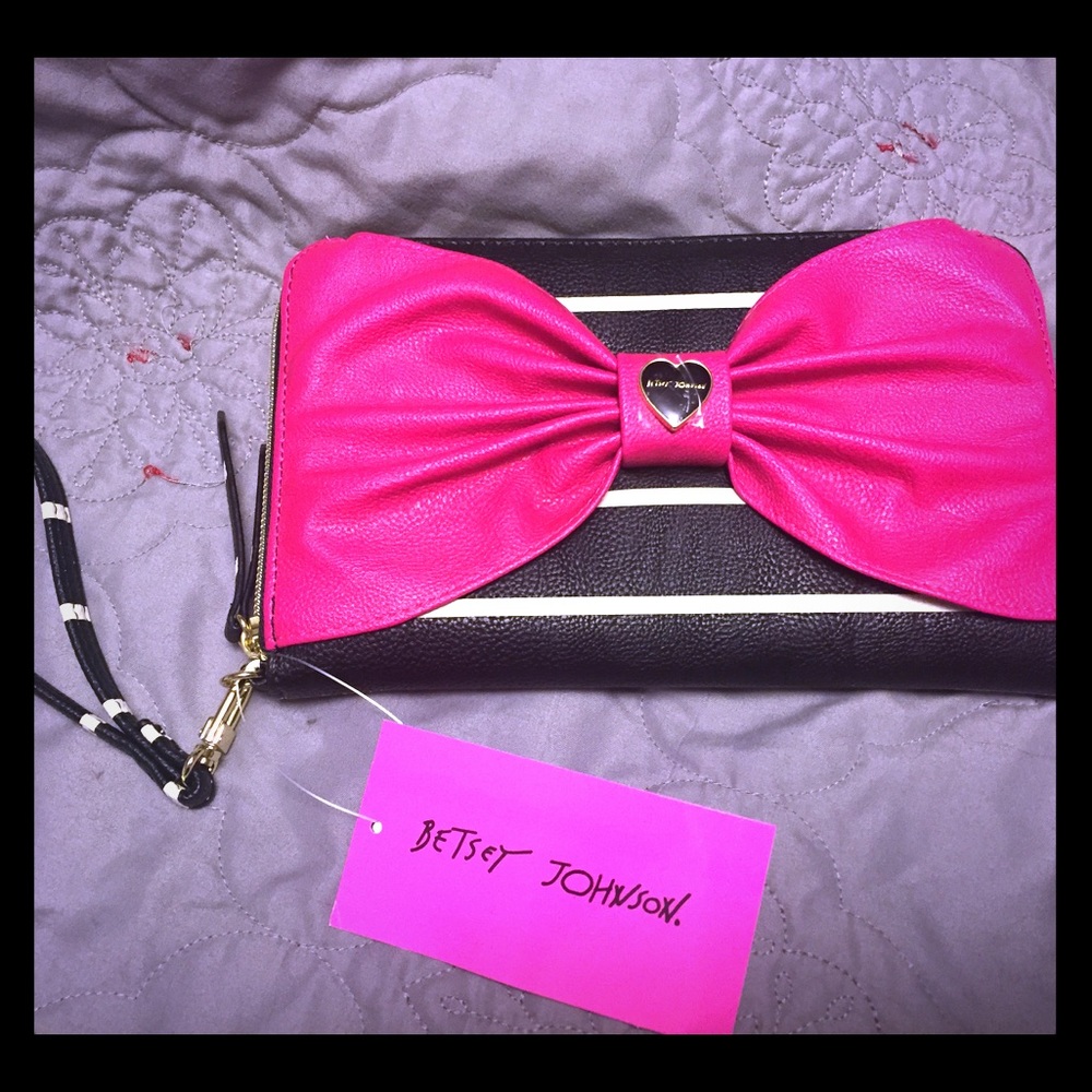 Betsey Johnson wristlet/wallet with pink bow