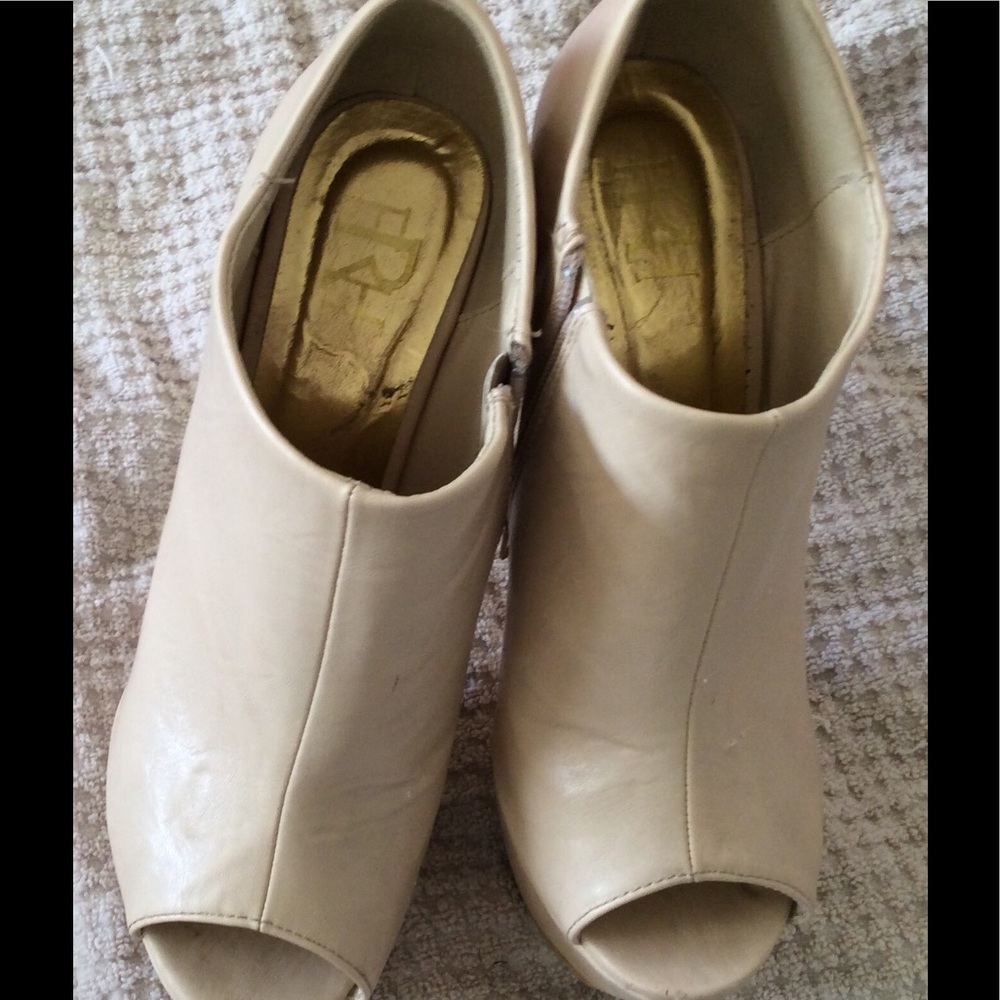 Nude Colored Platform Heels. Size 9