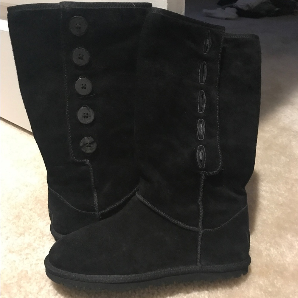 SOLD. NWT Uggs!! Sz 5.