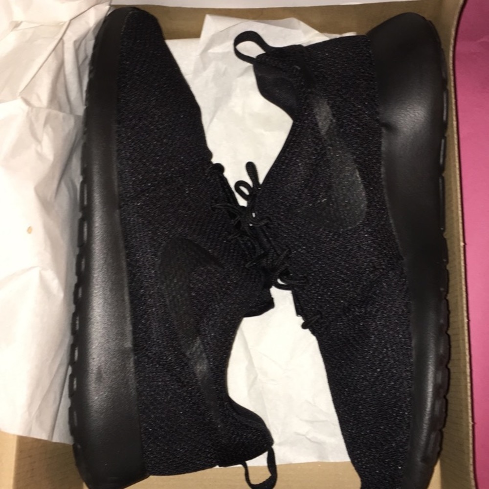Nike Roshe Runs (Size: 9.5)