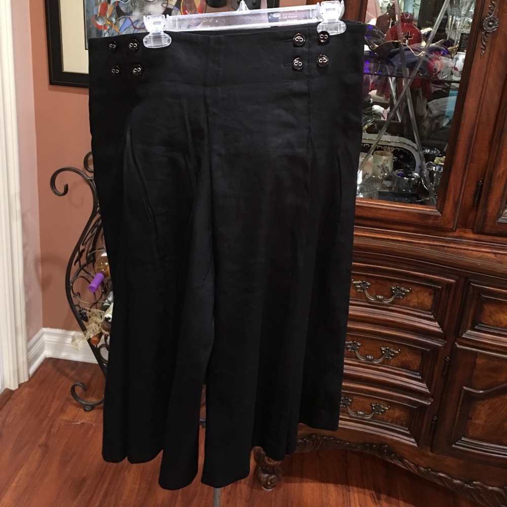Flowy Bebe Capri pants
