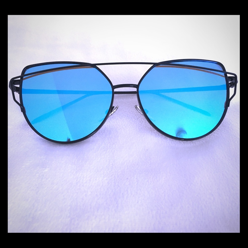 Gorgeous stylish women sunglasses 😎