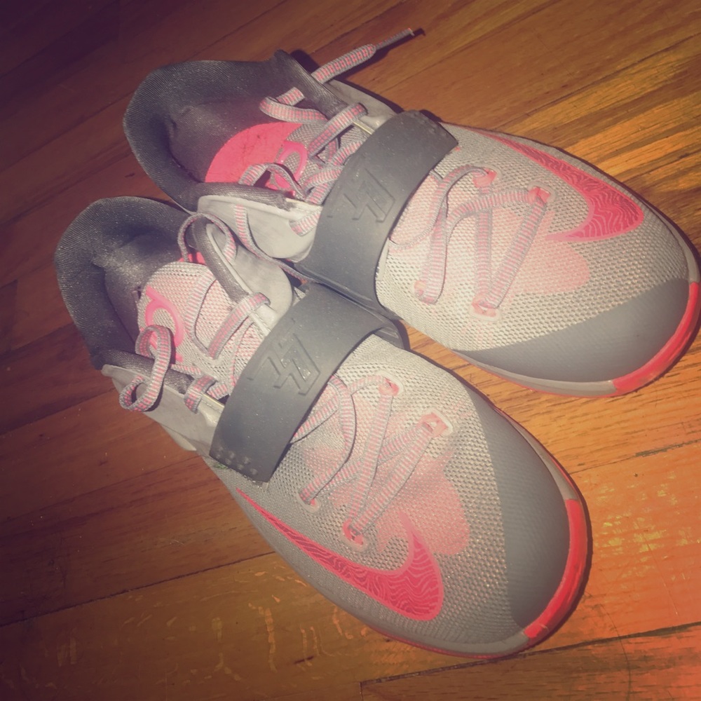 KDs grey and pink nike shoes!