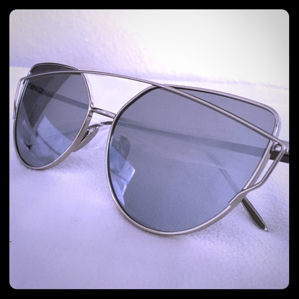 Gorgeous stylish women sunglasses 😎