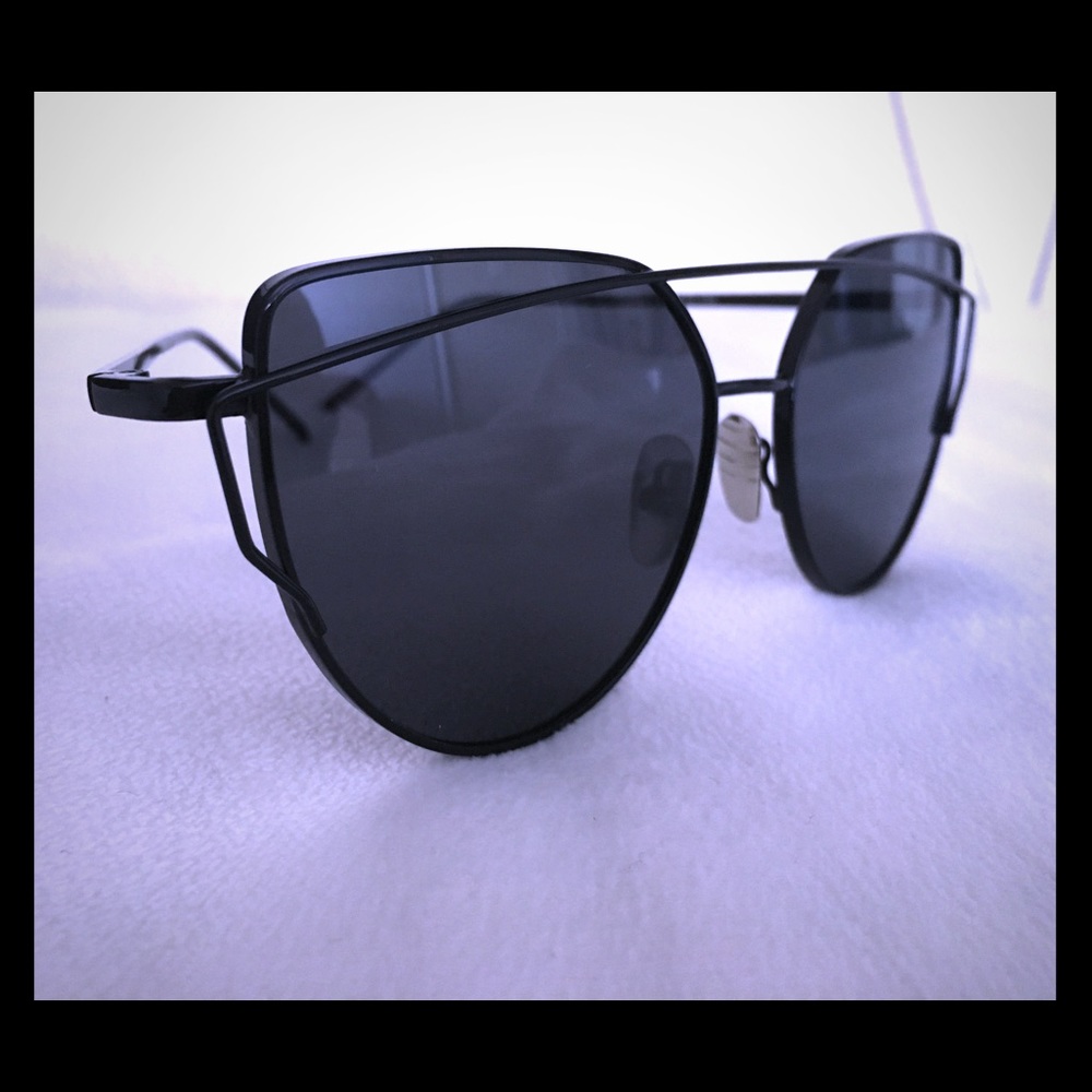 Gorgeous stylish women sunglasses 😎