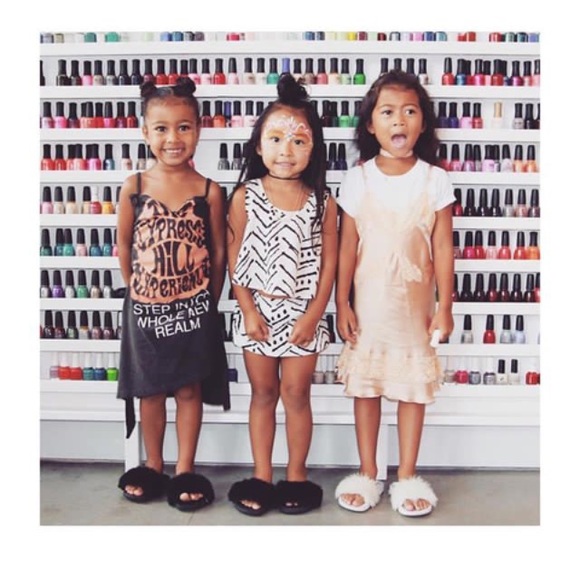 PINK FUR SLIDES ~ kids supply Kim k style - Picture 4 of 4