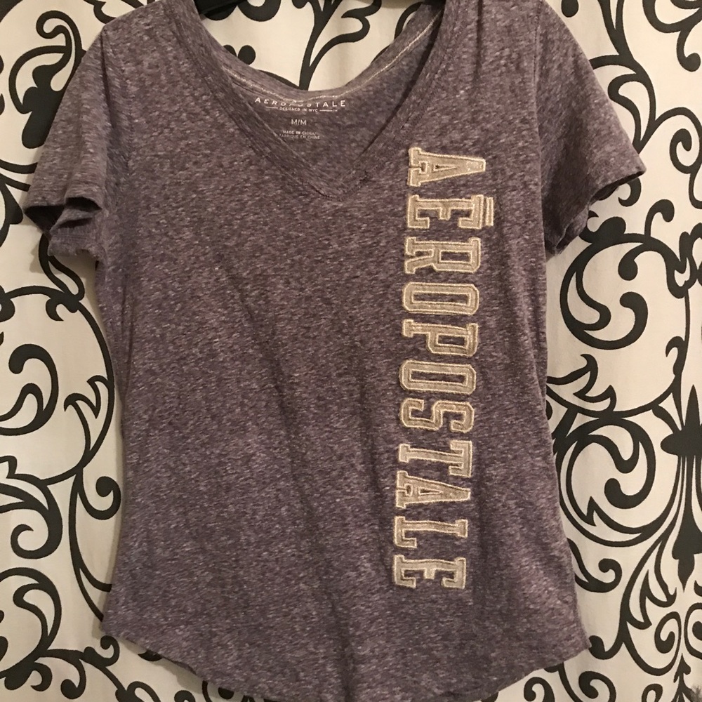 Aeropostale lilac v neck tee 🌺EUC🌺