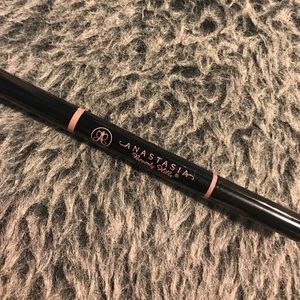 ABH Dark Brown brow definer