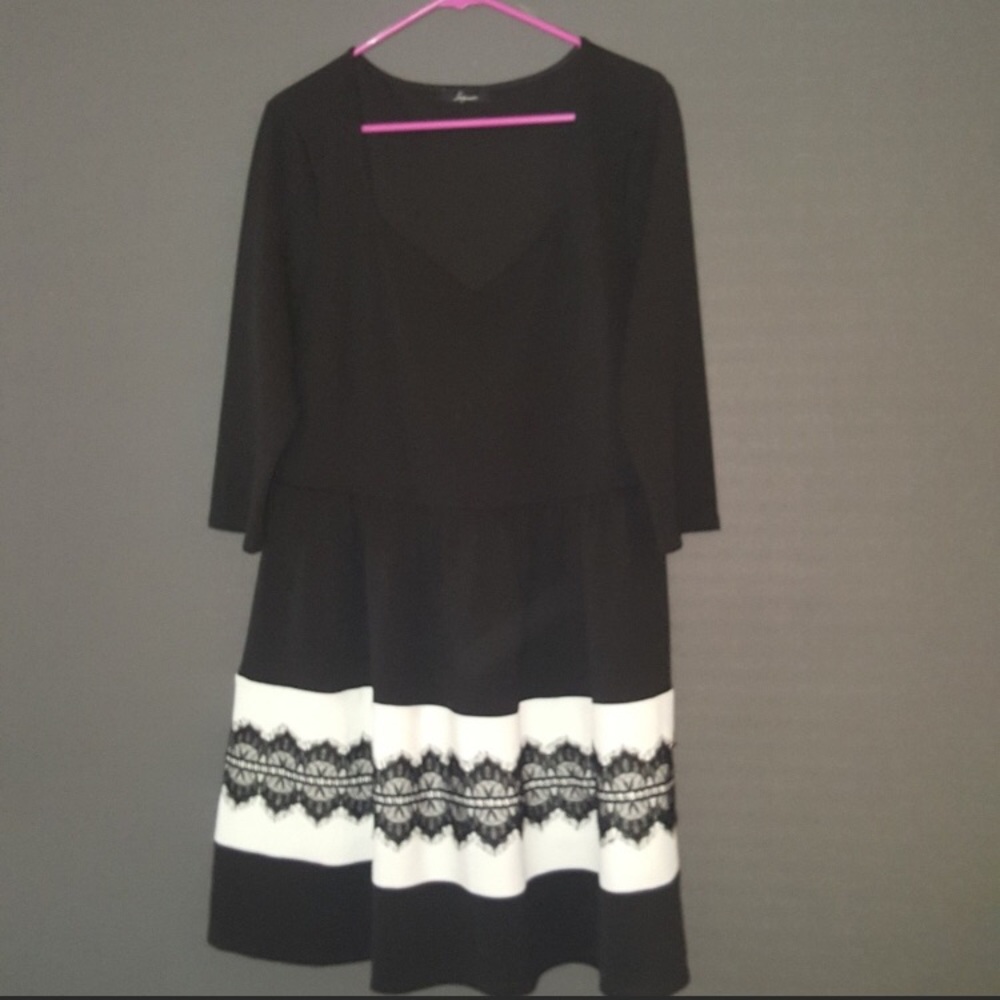 Black and White 3/4 Sleeve Dress