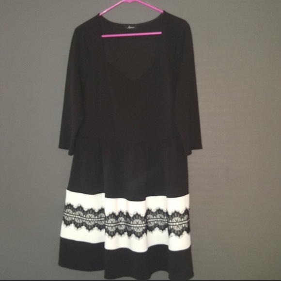 Black and White 3/4 Sleeve Dress - Picture 1 of 4