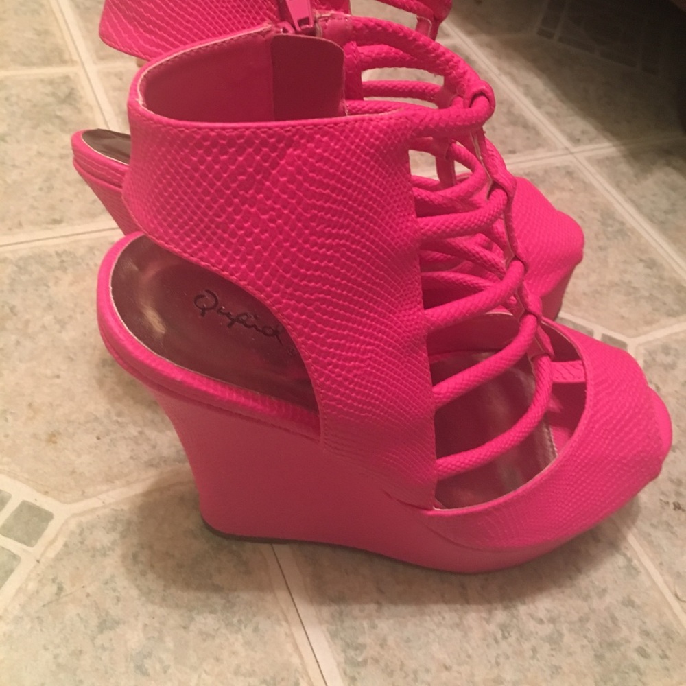 Heels - Picture 2 of 3