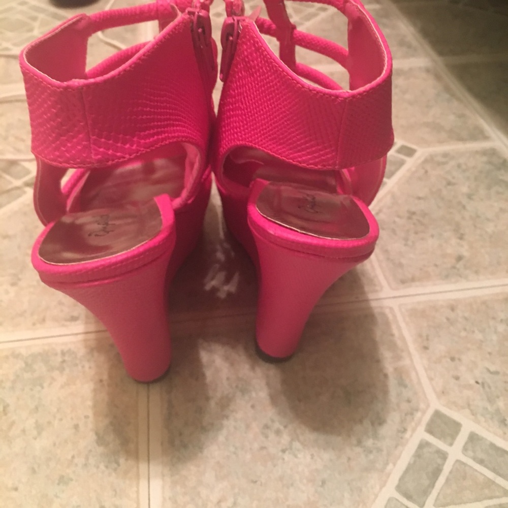 Heels - Picture 3 of 3