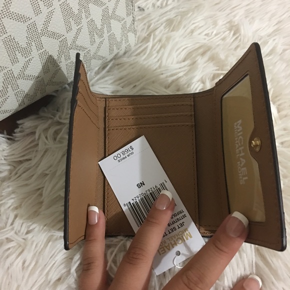 SOLD SOLDNWT ‼️MICHEAL KORS PURSE & WALLET SET ‼️ - Picture 5 of 6