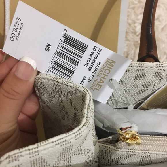 SOLD SOLDNWT ‼️MICHEAL KORS PURSE & WALLET SET ‼️ - Picture 6 of 6