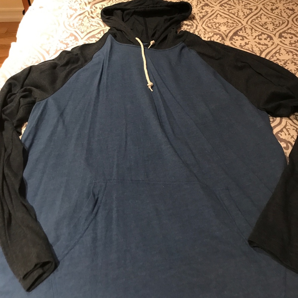 NWOT mens XL hooded long sleeve shirt