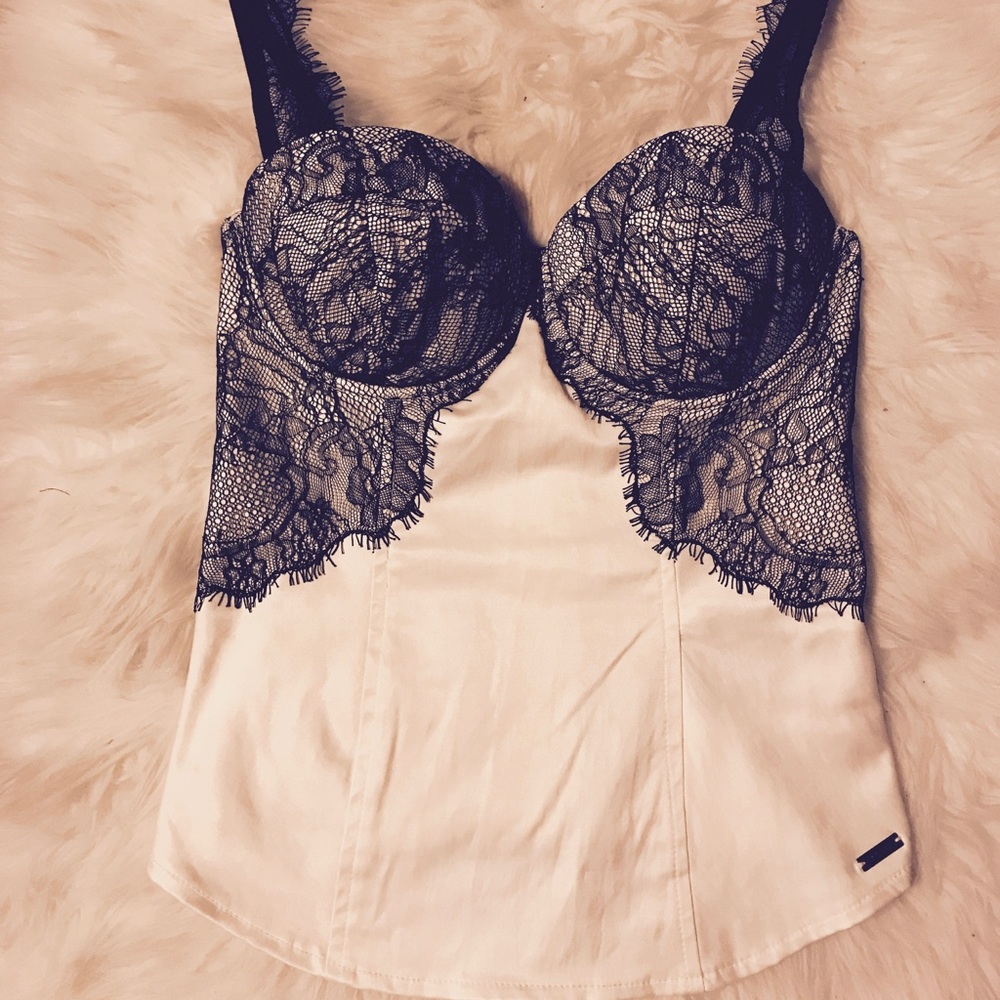 ❌SOLD❌Guess Corset Top