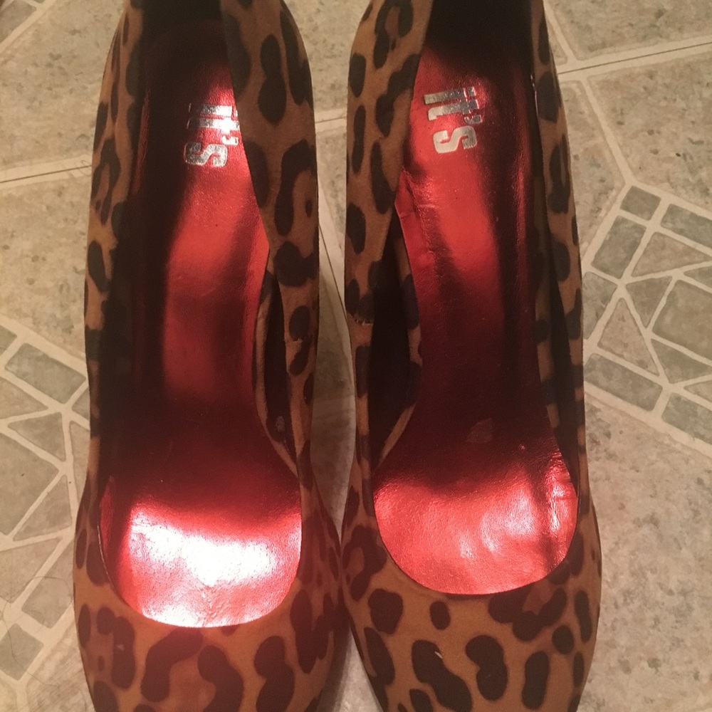 Heels - Picture 2 of 2