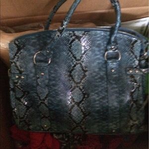 🔴 SOLD 🔴 Blue&Black snake skin bag faux leather