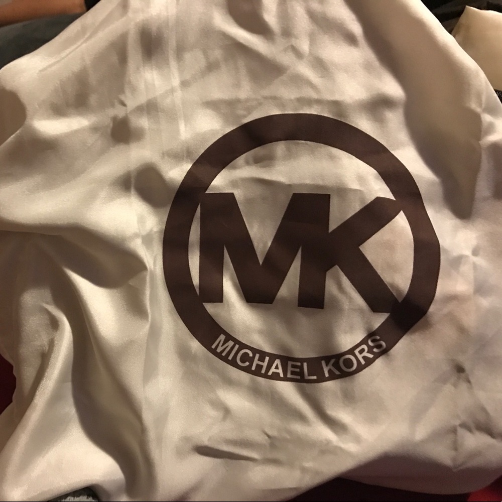 SOLD SOLD SOLD  Michael Kors Purse ! My fav bag 😍