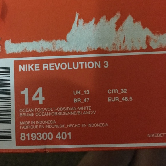 Nike shoes - Picture 3 of 3