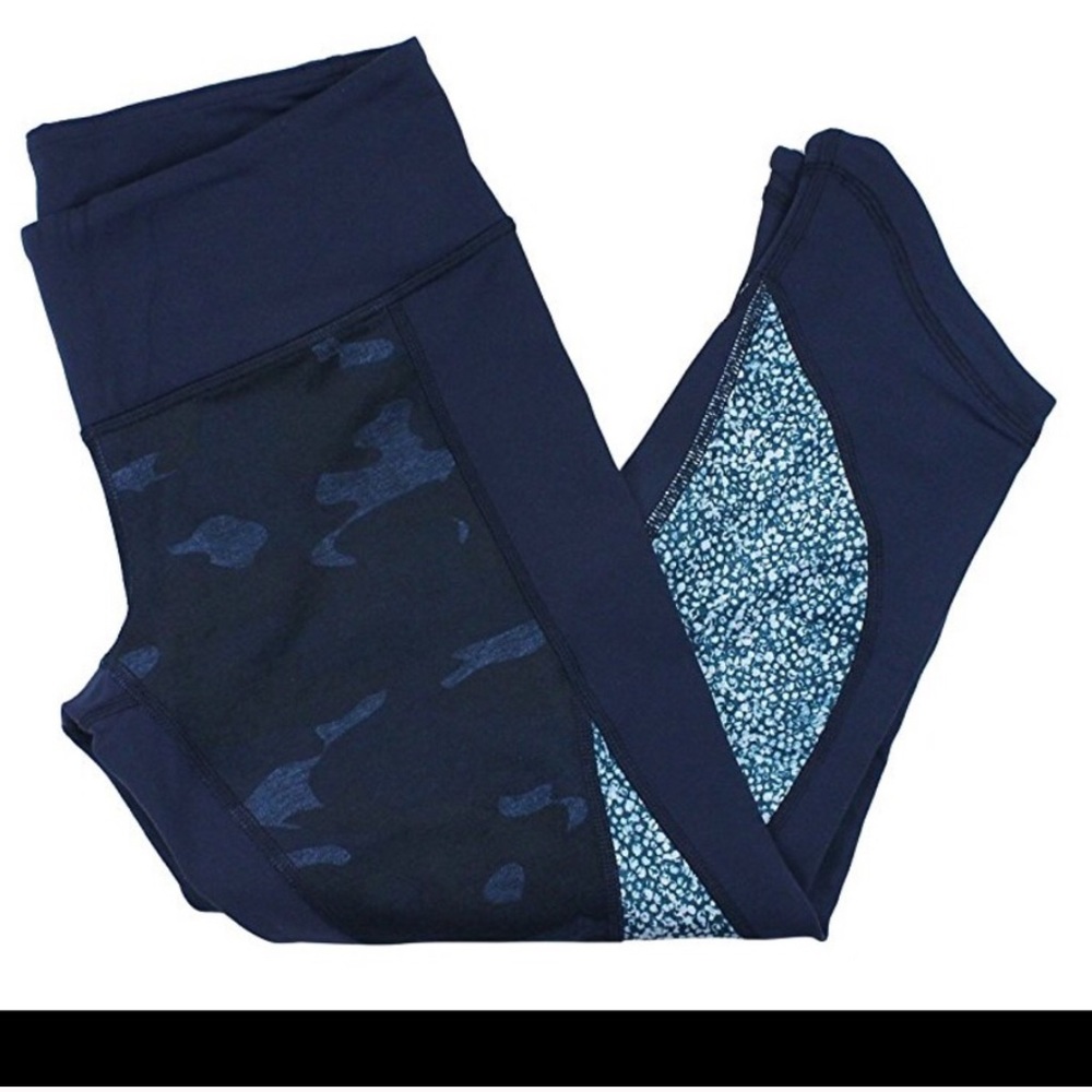 🍋 Lululemon Blue Camo Crops