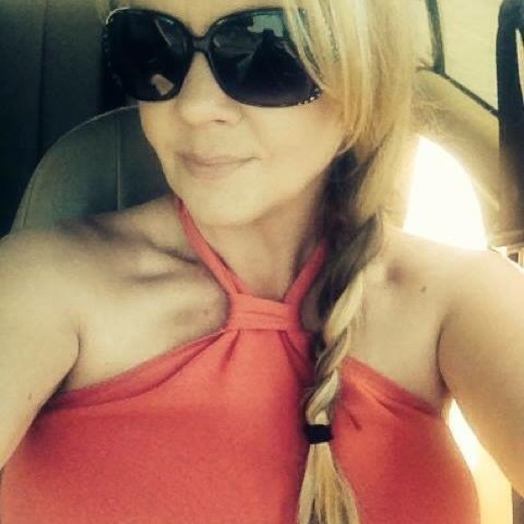 Meet your Posher, April - Picture 3 of 5