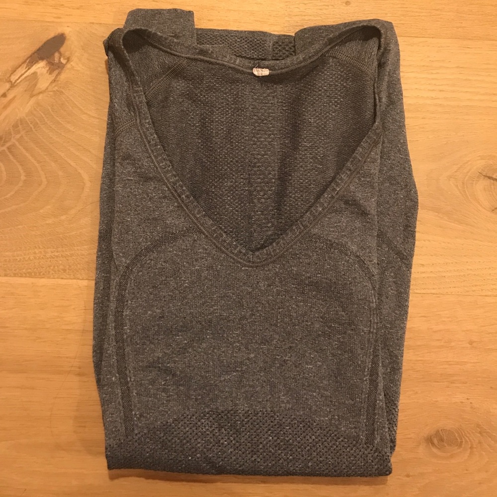 Lululemon running shirt