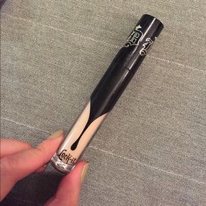 Kay Von D Lock-it Concealer Crème in L9 neutral😍