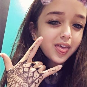 Meet your Posher, Daniella