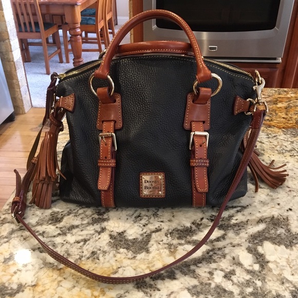 Dooney & Bourke Handbags - Classic Dooney and Bourke purse