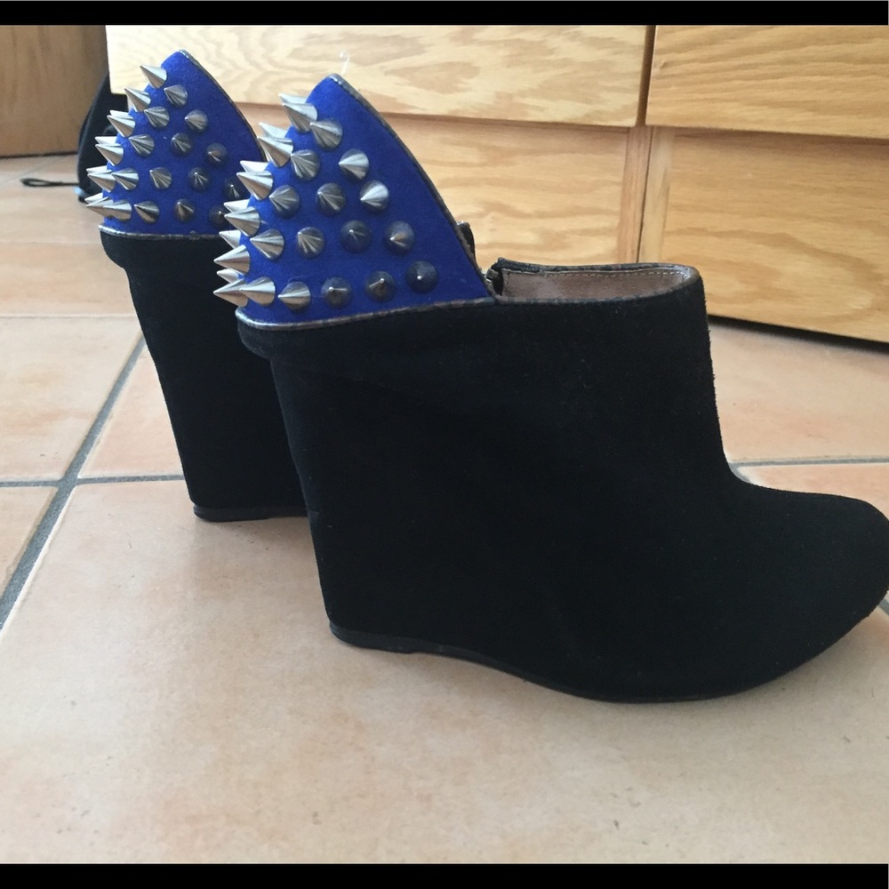 Messeca Booties