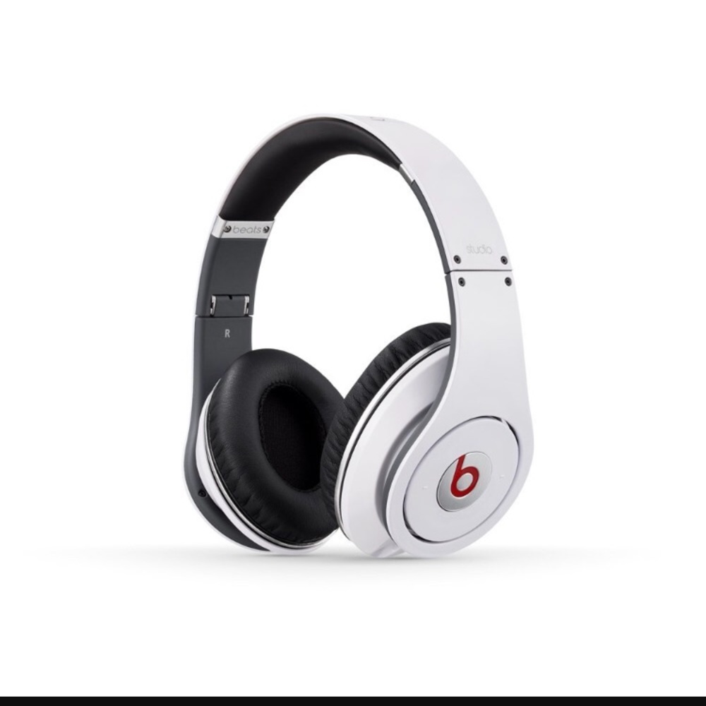 Beats by Dre studio headphones White 🎧