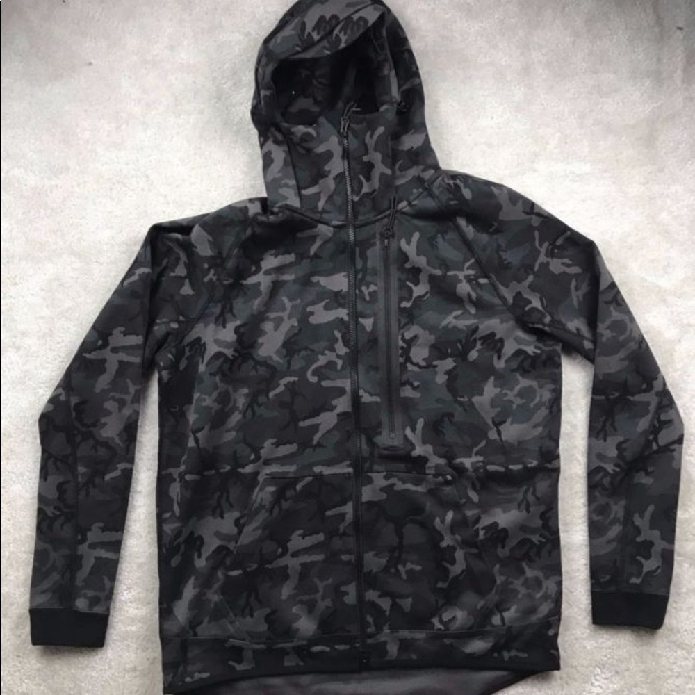 Nike Tech Fleece Camo Grey Size L