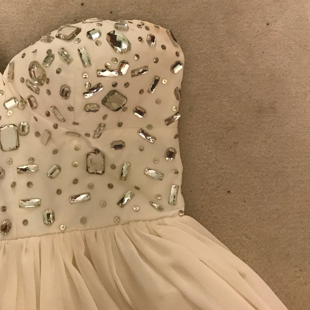 Formal Dress - Picture 3 of 4