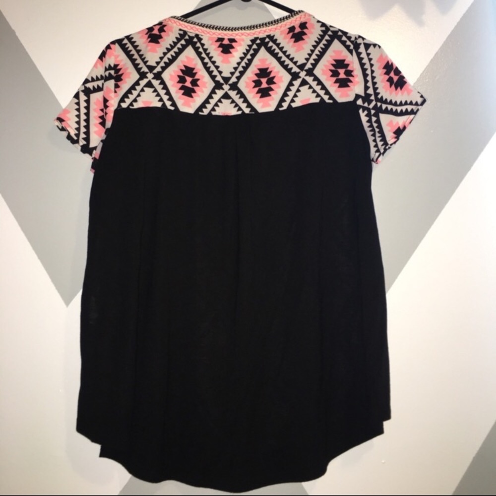 Beautiful Aztec top - Picture 2 of 4