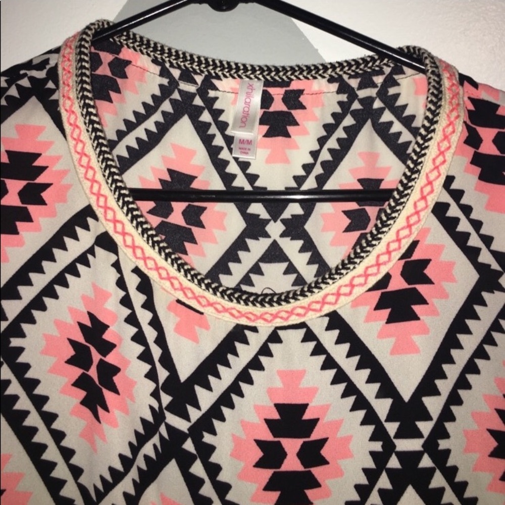 Beautiful Aztec top - Picture 4 of 4