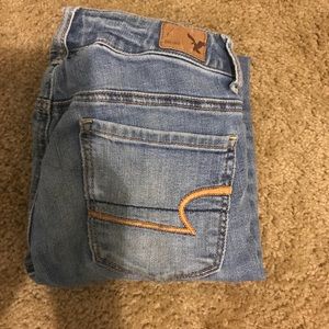 American Eagle High Wasted Jeans