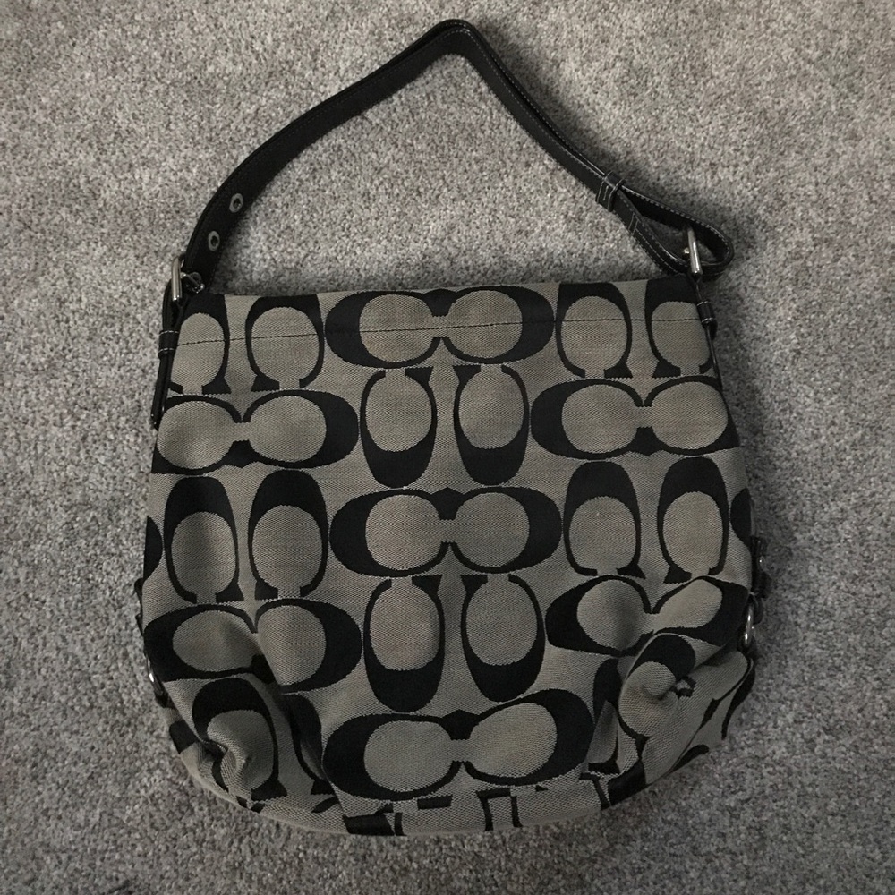 Medium sized Coach shoulder bag