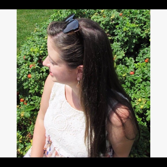 Meet your Posher, Mae - Picture 1 of 1