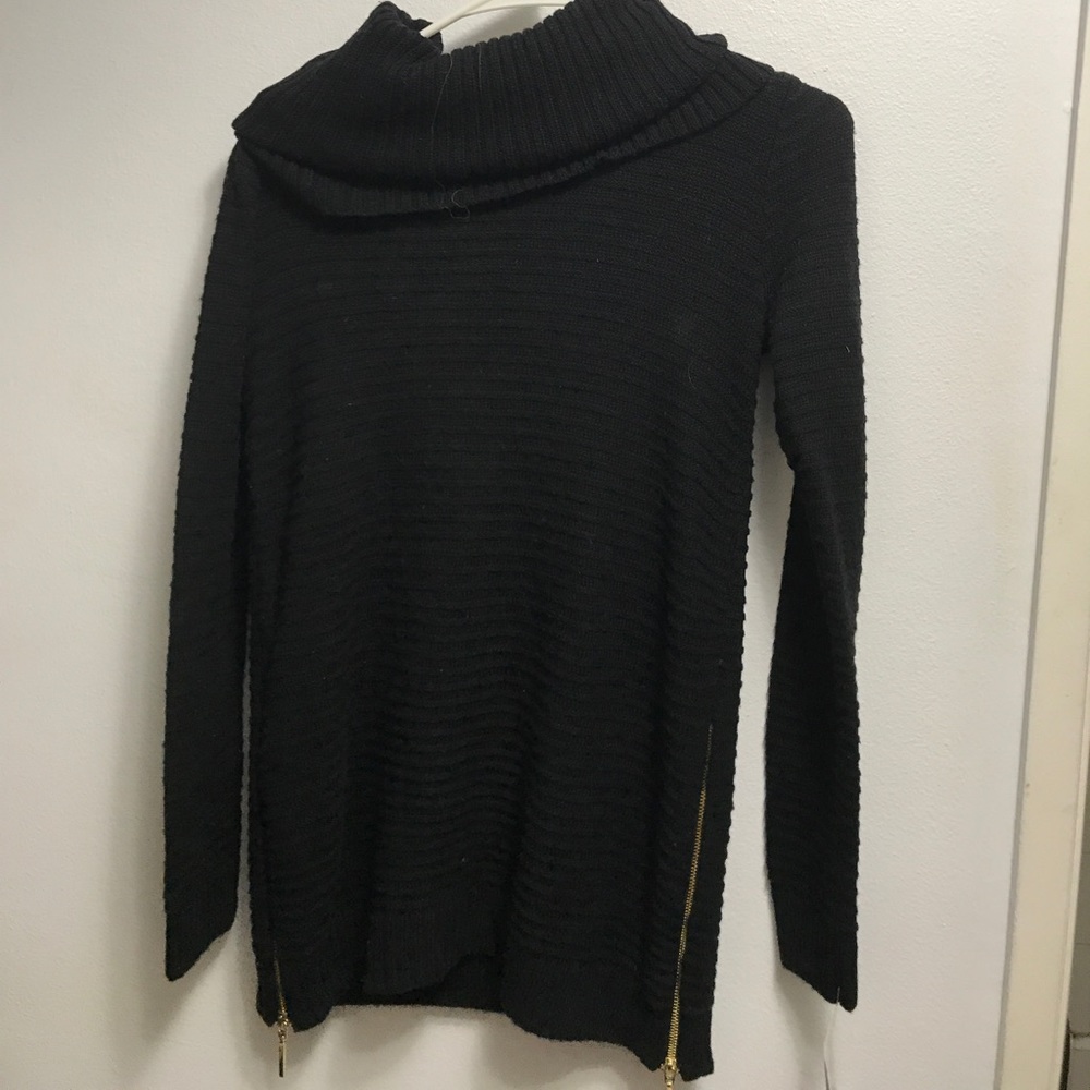 Turtle neck sweater with zip up on the side