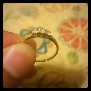Triple diamond gold ring