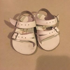 Sun-san toddler white sandles