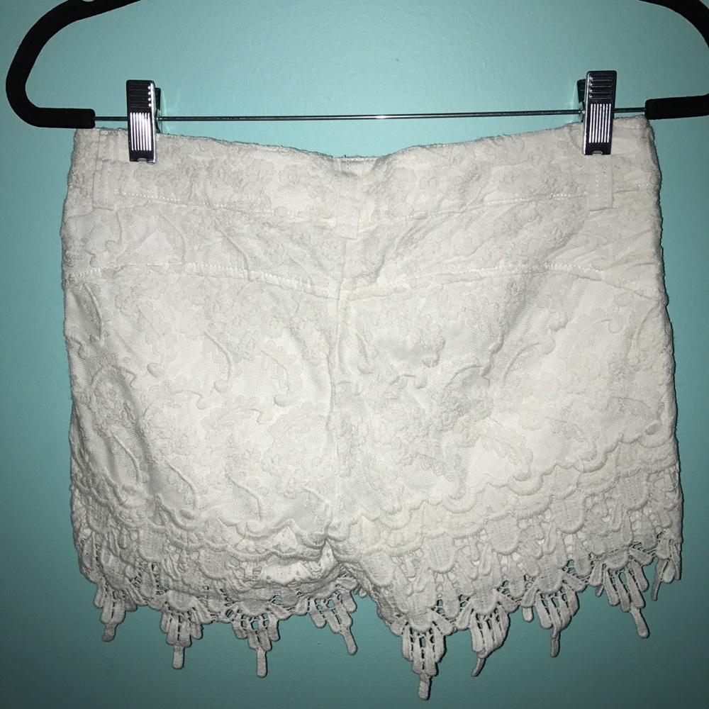 White lace shorts - Picture 2 of 4